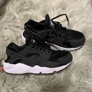 Nike Air black and white